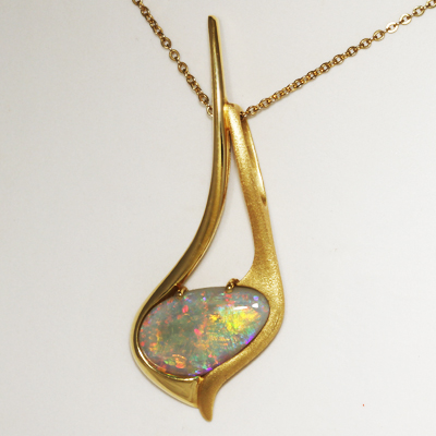 CUSTOM MADE 18k Yellow Gold Pendant with SEMI BLACK OPAL From candy red to ultra violet, top quality. SEE VIDEO